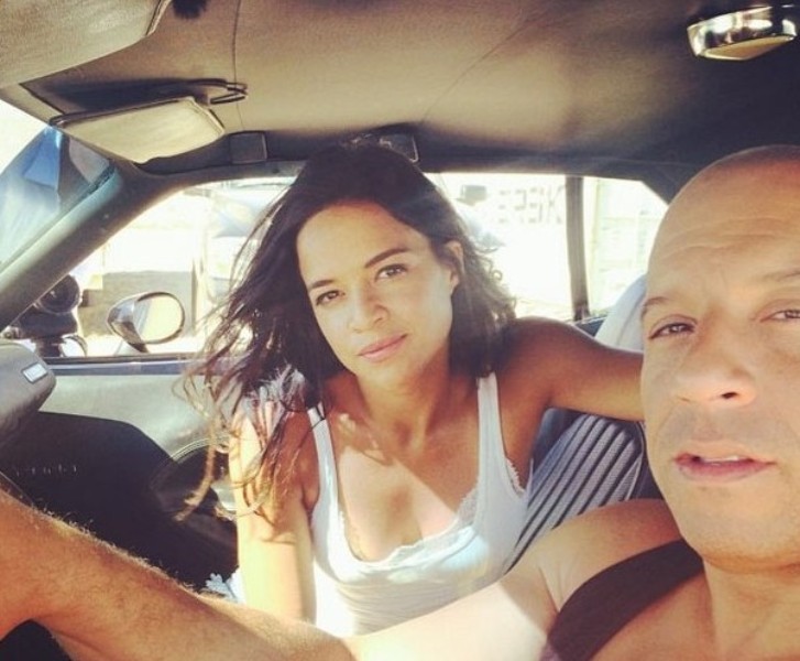 Michelle Rodriguez a Vin Diesel na spoločnej fotografii z nakrúcania Rýchlo a zbesilo